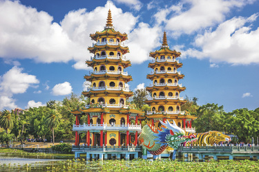 Kaohsiung Drachen- und Tiger-Pagode, ©Sean Pavone/Shutterstock