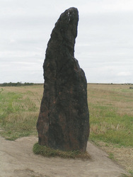 Menhir Klobuky, ©Archäologie & Reisen