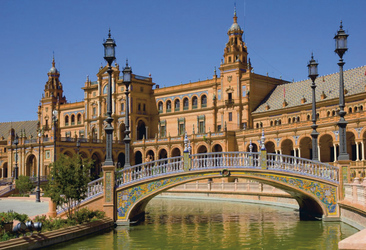 SPANIEN Brücke am am Plaza de Espana in Sevilla, ©neirfy - Fotolia